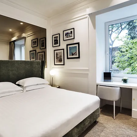 Hotel The Shire 3*